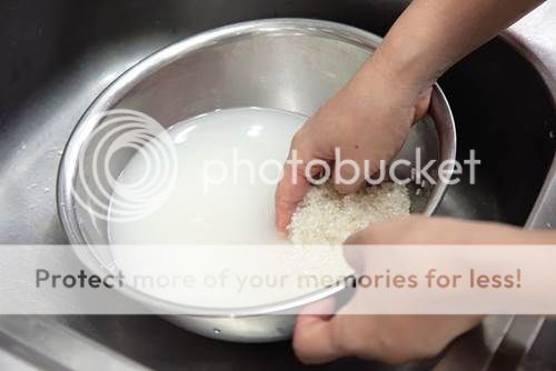 sử dụng nước vo gạo để rửa mặt 