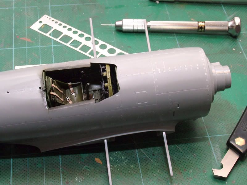 - 1:32 Hasegawa P-47D Thunderbolt